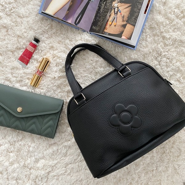 Japan MARY QUANT small daisy shoulder bag (with pendant)