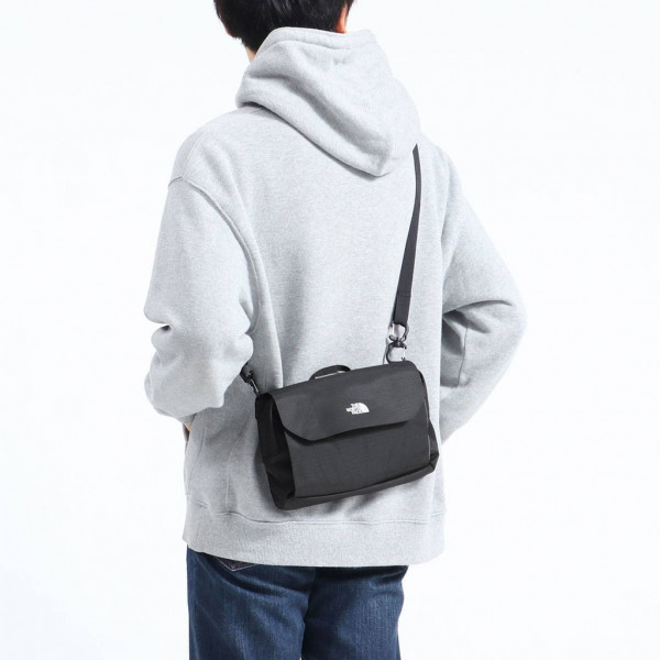 Japanese version of The North Face waterproof and lightweight shoulder bag